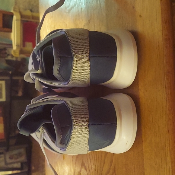 sneakers - Picture 3 of 3